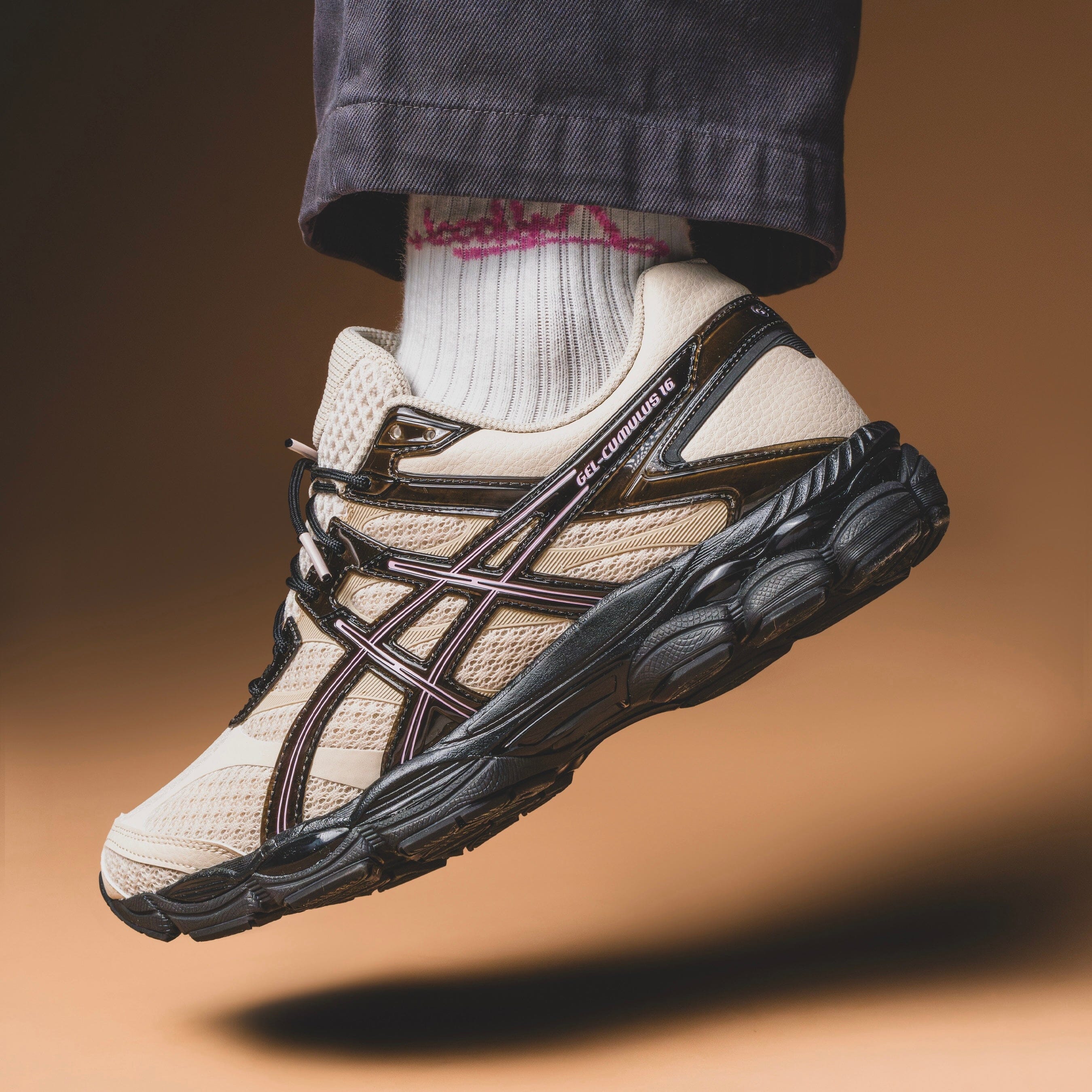 【超美品】asics GEL-CUMULUS16 24.5 MENS ASICS | FINESSE x GEL-CUMULUS 16 (Desert Rose) – Nouveau