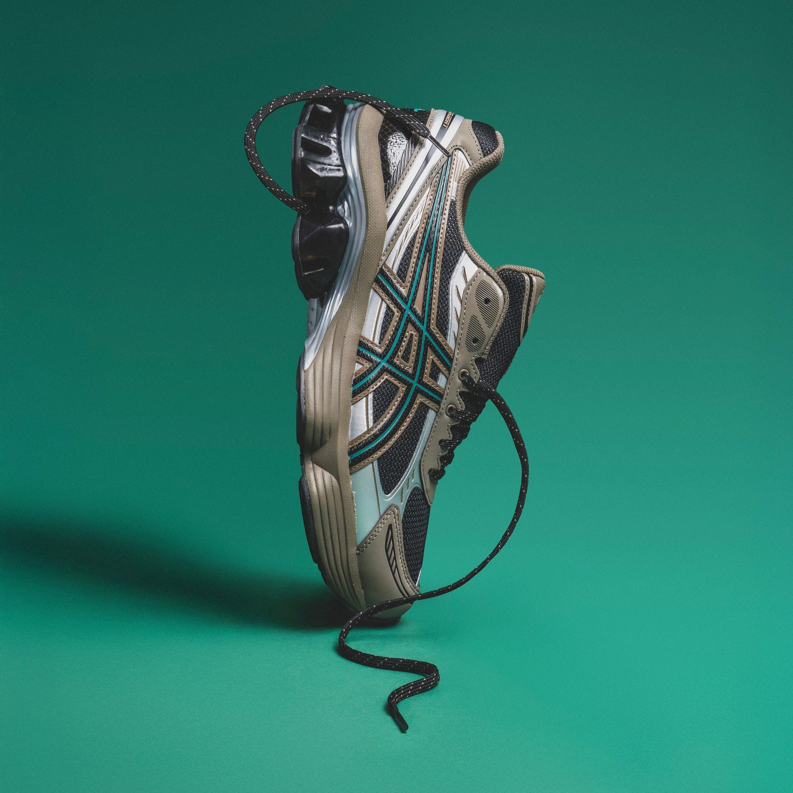 靴 ASICS GEL-KINETIC FLUENT DARK TAUPE kiko GEL-KINETIC FLUENT | Unisex | Black/Dark Taupe | ASICS New