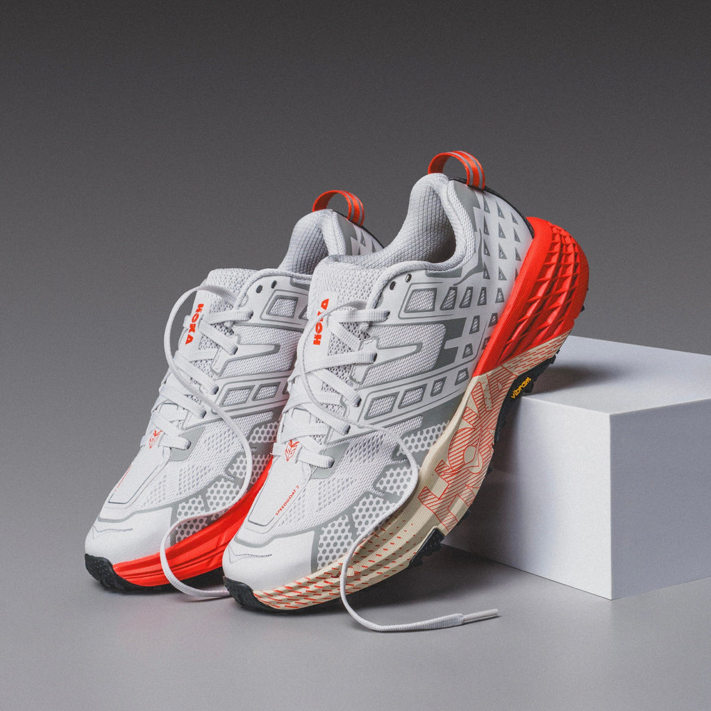 MENS HOKA | SpeedGoat 2 (White/TOMATO)